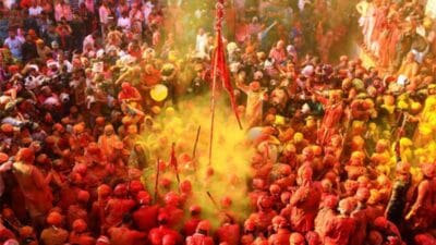 Mathura Holi 2026: आज बरसाना में लड्डूमार होली से शुरू हुआ रंगोत्सव, जानिए पूरी ब्रज होली की तारीखें और परंपराएं 30 Mathura Holi 2026