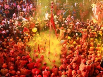 Mathura Holi 2026: आज बरसाना में लड्डूमार होली से शुरू हुआ रंगोत्सव, जानिए पूरी ब्रज होली की तारीखें और परंपराएं 2 Mathura Holi 2026