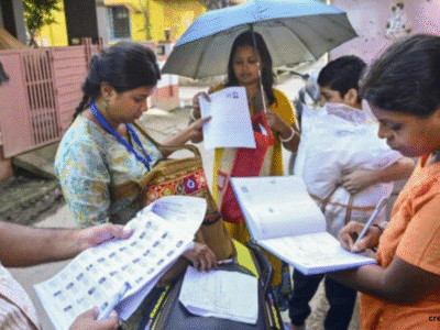 SIR in Tamil Nadu: तमिलनाडु में एक झटके में कटे 97 लाख नाम, वोटर लिस्ट का 'महा-शुद्धिकरण' 4 SIR in Tamil Nadu