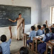 महाराष्ट्र में शिक्षा का 'संकट': 5 वर्षों में 1700 से अधिक स्कूल बंद, सरकारी और निजी दोनों पस्त 20 महाराष्ट्र में शिक्षा का 'संकट'