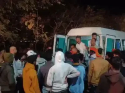 महाराष्ट्र: शिवनेरी किले पर शिवजयंती समारोह में अफरा-तफरी, भगदड़ में महिलाएं और बच्चे घायल 3 शिवनेरी