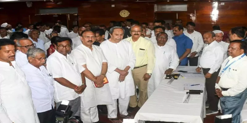 विपक्ष पस्त, एनडीए मस्त: बिहार में महागठबंधन की सेंधमारी और ओडिशा में क्रॉस वोटिंग ने पलटी बाजी। 1 बिहार