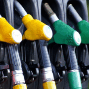 ग्लोबल फ्यूल क्राइसिस: अमेरिका-ईरान युद्ध से डीजल के दामों में 81% तक उछाल, कई देशों में हालात बिगड़े 21 डीजल