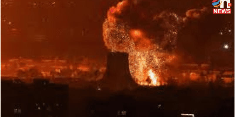 US-Israel-Iran War: तेहरान में कयामत की रात; अमेरिकी-इजरायली हवाई हमलों से दहला ईरान, आसमान से बरसी 'काली बारिश' 1 US-Israel-Iran War