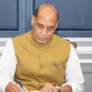 भारत की 'अभेद्य' सुरक्षा की तैयारी: राजनाथ सिंह ने 2.38 लाख करोड़ के रक्षा सौदों को दी मंजूरी, S-400 और धनुष तोप से बढ़ेगी सेना की ताकत 20 राजनाथ सिंह