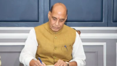 भारत की 'अभेद्य' सुरक्षा की तैयारी: राजनाथ सिंह ने 2.38 लाख करोड़ के रक्षा सौदों को दी मंजूरी, S-400 और धनुष तोप से बढ़ेगी सेना की ताकत 30 राजनाथ सिंह