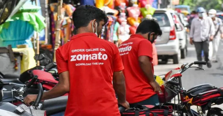 Zomato ने बढ़ाई प्लेटफॉर्म फीस, अब कंपनी को हर दिन 48 लाख रुपये की हो रही अतिरिक्त कमाई, लेकिन कस्टमर का क्या? 1 Zomato