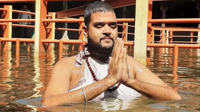 Maharashtra: “मैं भगवान हूं” कहकर रचा जाल, महिला ने खोली फर्जी गुरु की करतूत 30 Maharashtra