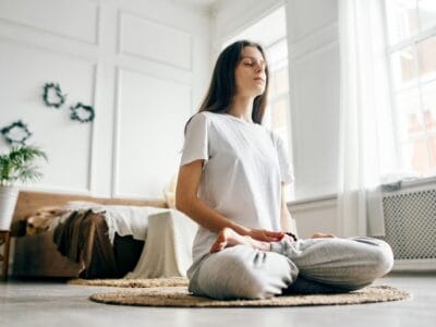 सुकून की तलाश खत्म: अपनाएं Mindful Living का आसान तरीका 2 Mindful Living