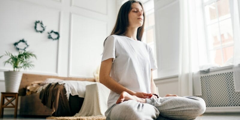 सुकून की तलाश खत्म: अपनाएं Mindful Living का आसान तरीका 1 Mindful Living