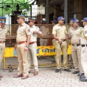 Mumbai Crime News: पुलिस कांस्टेबलों ने ड्यूटी के नाम पर किया अपहरण, डॉलर से भरा बैग लूटा 21 Mumbai Crime News