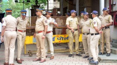 Mumbai Crime News: पुलिस कांस्टेबलों ने ड्यूटी के नाम पर किया अपहरण, डॉलर से भरा बैग लूटा 31 Mumbai Crime News