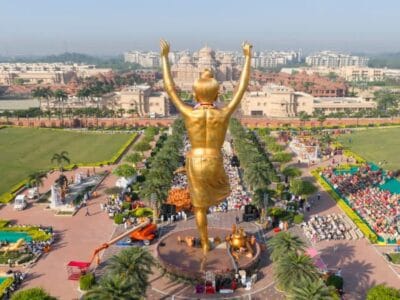 दिल्ली में भव्य आध्यात्मिक आयोजन, अक्षरधाम में स्थापित हुई विशाल श्रीनीलकंठवर्णी प्रतिमा 2 अक्षरधाम