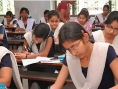 महाराष्ट्र: शिक्षा के क्षेत्र में 'महा-क्रांति': छात्राओं को 100% और छात्रों को 50% फीस माफी, जानें किसे और कैसे मिलेगा लाभ 3 महाराष्ट्र