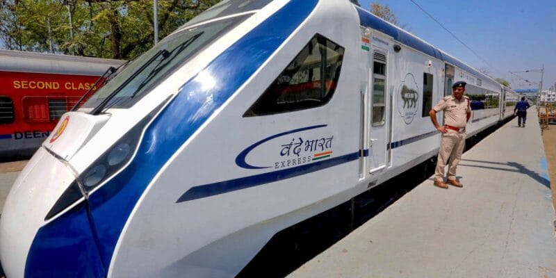 हाई स्पीड की ओर कदम: एल्युमीनियम कोच से बदलेगी Vande Bharat की चाल 1 Vande Bharat