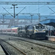 ट्रेन के जनरल कोच बीच में क्यों नहीं लगाए जाते?