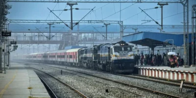 ट्रेन के जनरल कोच बीच में क्यों नहीं लगाए जाते?