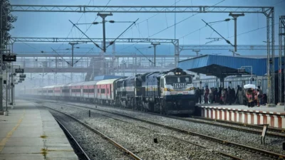 ट्रेन के जनरल कोच बीच में क्यों नहीं लगाए जाते?