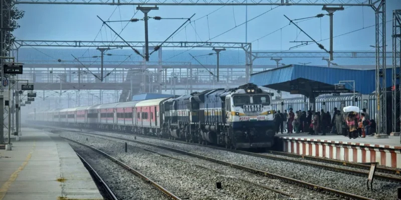 ट्रेन के जनरल कोच बीच में क्यों नहीं लगाए जाते?