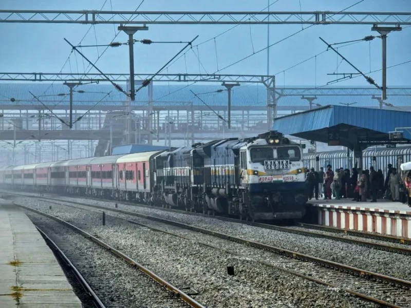 ट्रेन के जनरल कोच बीच में क्यों नहीं लगाए जाते?