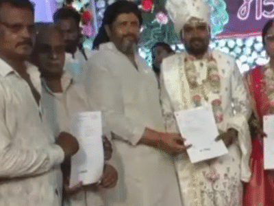 महाराष्ट्र: बेटे की शादी को बनाया मिसाल, गांव के 3500 लोगों का कराया दुर्घटना बीमा