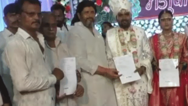महाराष्ट्र: बेटे की शादी को बनाया मिसाल, गांव के 3500 लोगों का कराया दुर्घटना बीमा