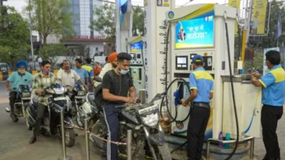 इंडस्ट्रियल और कमर्शियल ग्राहकों को पेट्रोल पंपों से नहीं मिलेगा पेट्रोल-डीजल, 90 दिनों के लिए लगी रोक 30 पेट्रोल-डीजल