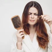 बारिश में Hair loss कितना सामान्य? जानिए कारण, बचाव और कब डॉक्टर से लेना चाहिए परामर्श 19 Hair loss