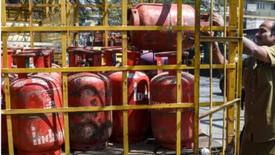 अब LPG सिलेंडर की 30 मिनट में होगी डिलीवरी, बिना गैस कनेक्शन के भी मिलेगा सिलेंडर 28 LPG