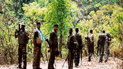 गढ़चिरौली में नक्सली पर्चे से हड़कंप, खनन कंपनियों को काम बंद करने की चेतावनी; सुरक्षा बढ़ी 27 गढ़चिरौली