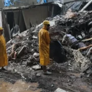 मुंबई में भारी बारिश के बीच बड़ा हादसा, मानखुर्द में तीन मंजिला इमारत ढही; 6 लोगों की मौत, कई घायल 20 मानखुर्द