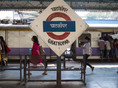 घाटकोपर स्टेशन पर रेलवे की सख्ती, 265 मामलों में कार्रवाई; ₹1.26 लाख जुर्माना वसूला 2 घाटकोपर स्टेशन