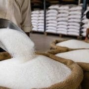 चीनी की जमाखोरी पर मोदी सरकार का बड़ा एक्शन! कारोबारियों के लिए तय हुई स्टॉक लिमिट 20 चीनी