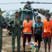 दमन तट के पास डूबती नाव में फंसी थी 9 जिंदगियां, चेतक हेलीकॉप्टर से कोस्ट गार्ड ने किया रेस्क्यू 20 दमन
