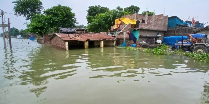 बिहार में बाढ़ का कहर: 14 जिलों में 35.89 लाख लोग प्रभावित, सैकड़ों ट्रैक्टर पानी में डूबे 1 बिहार
