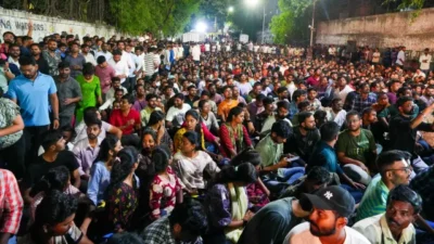 महाराष्ट्र में MPSC आंदोलन हुआ खत्म, पेपर लीक आरोपों की जांच के लिए बनी 5 सदस्यीय समिति 42 MPSC