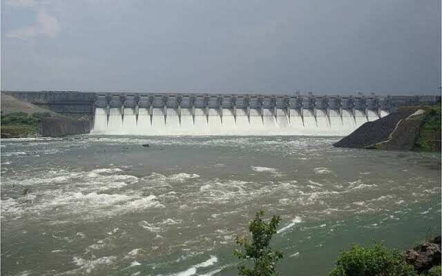 महाराष्ट्र में पानी की किल्लत के बीच राहत की उम्मीद, गुजरात के उकाई डैम से मिलेगा 5 TMC पानी 1 महाराष्ट्र